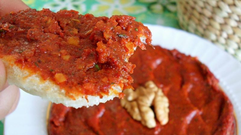 Parmak ısırtacak! 3 malzeme ekleyin, salçayı acukaya çevirin...