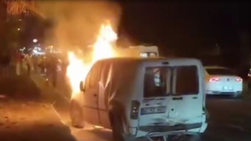 Mardin'de zincirleme kazada araç alev aldı