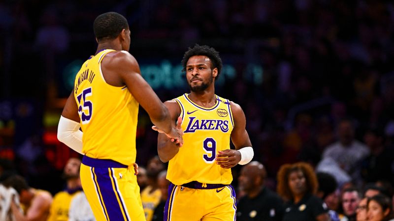 Los Angeles Lakers, Houston Rockets'ı farklı yendi