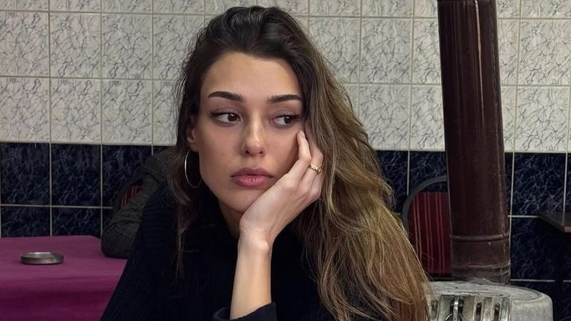 Dilan Çiçek Deniz'in kahvehane pozu