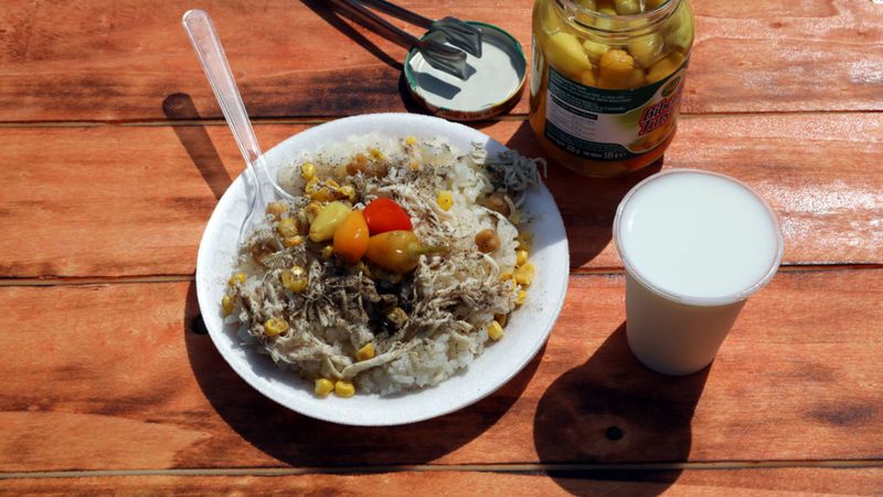 Sakarya'da 17 kişi mevlitte yediği tavuk pilavdan zehirlendi