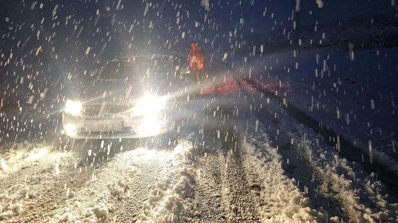 Siirt'te yoğun kar yağışı etkili oluyor