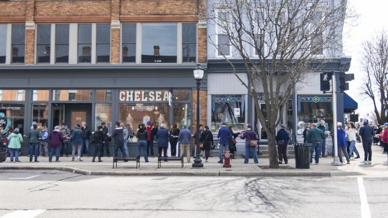 ABD'de kitapçı için insan zinciri oluşturuldu