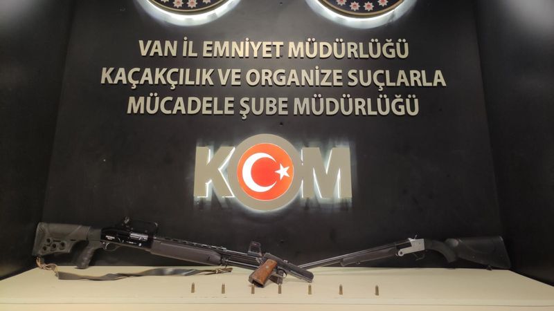 Van'da çok sayıda gümrük kaçağı malzeme ele geçirildi