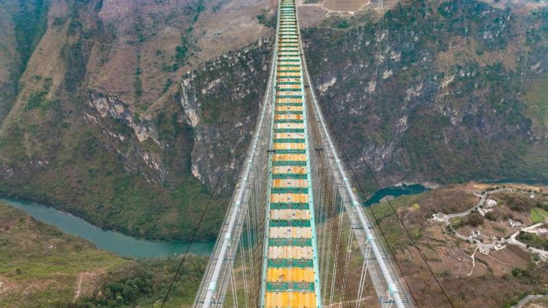 Dünyanın en yüksek köprüsü açılıyor! Görenin tüyleri ürperiyor: Bakın en yüksek köprü nerede…