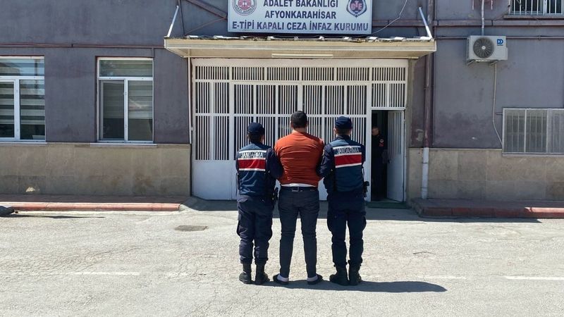 Afyonkarahisar'da aranan şahıs yakalandı