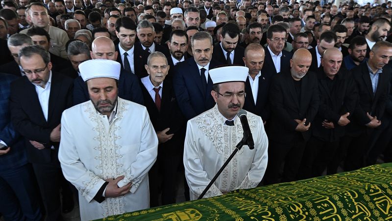 Eski bakan Mevlüt Çavuşoğlu'nun babası için cenaze töreni düzenlendi