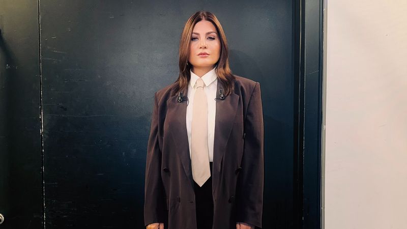 Sibel Can'ı saplantılı hayranından polis kurtardı