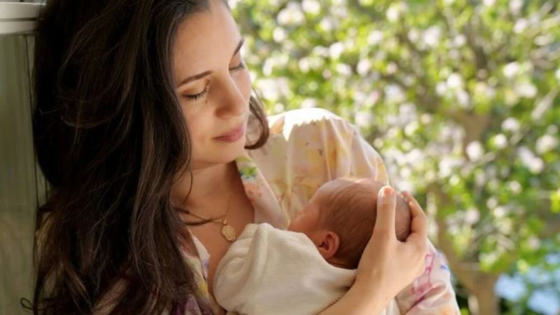 Karsu Dönmez anne oldu