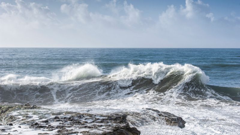 Avustralya kıyılarına vuran dev dalgalardan 5 kişi öldü