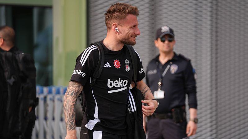 Immobile'den gece yarısı paylaşımı: Altın ayakkabı ile mesaj