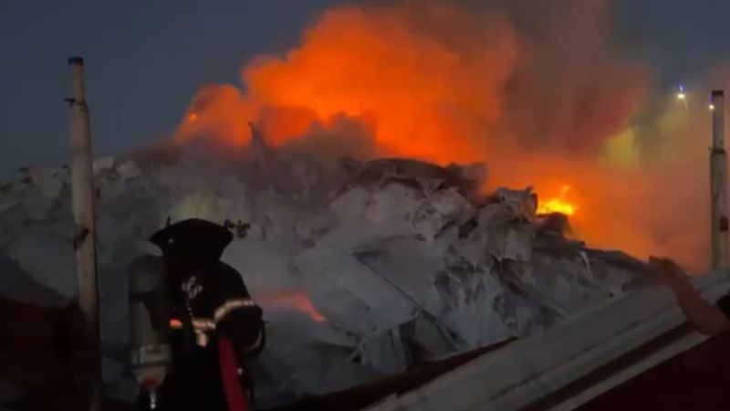 Kahramanmaraş'ta geri dönüşüm tesisinden alevler yükseldi