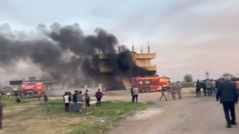 Şanlıurfa'da öldürülen şahsın yakınları saldırganın evini kundakladı