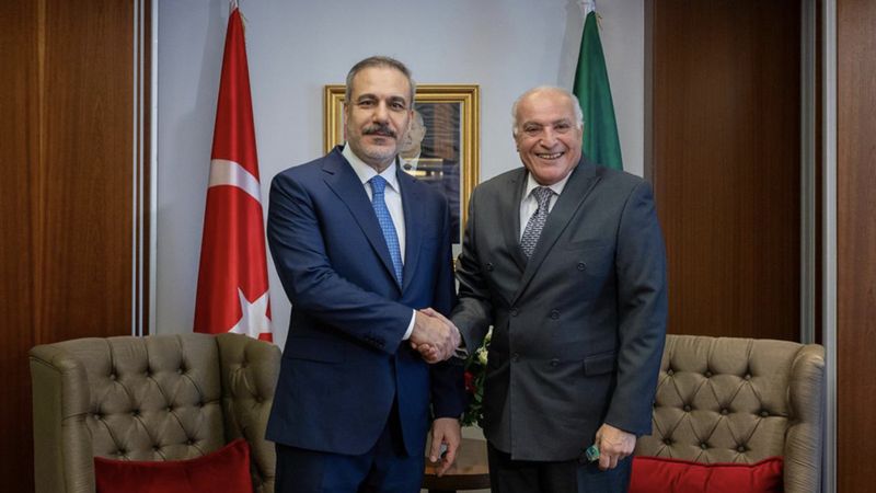 Hakan Fidan, Cezayirli mevkidaşı Attaf ile bir araya geldi