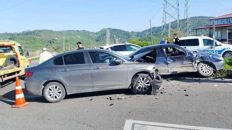 Ordu'da 2 araç çarpıştı