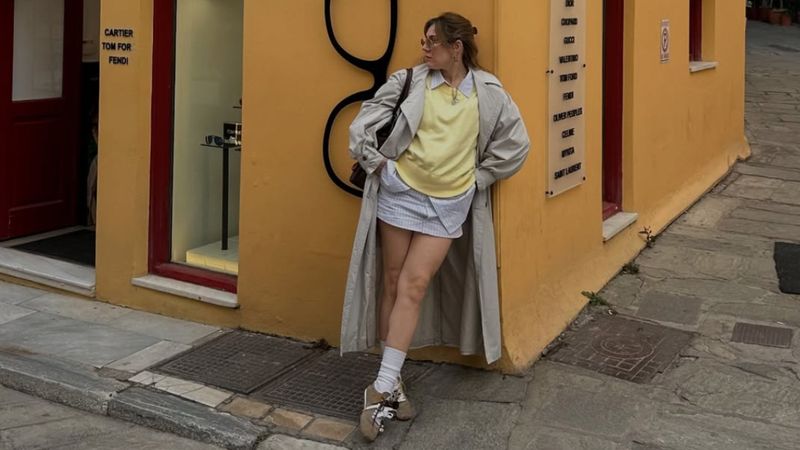 Oyuncu Ege Kökenli'den karnı burnunda pozlar verdi