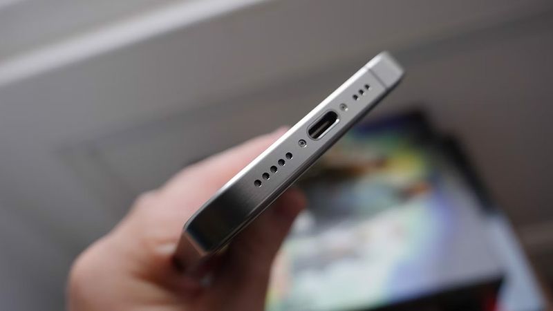 Ses gelmiyorsa hemen yapın! Telefon hoparlöründeki tozu ve kiri mıknatıs gibi çekin