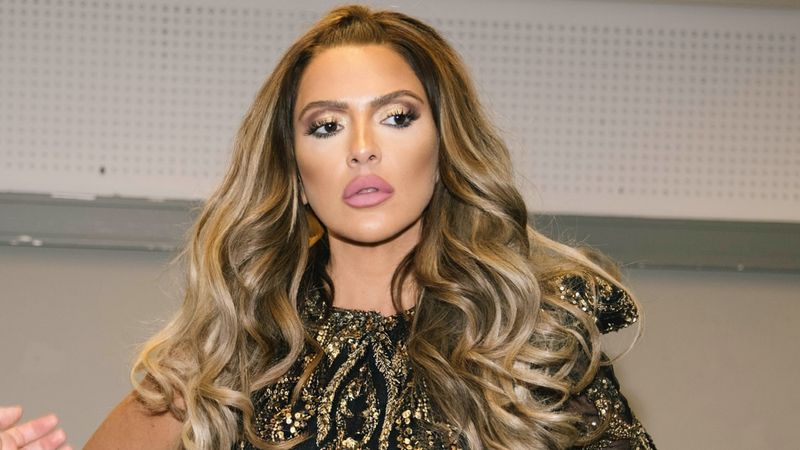 Hadise pankartı beğendi! Hayranını hemen yanına çağırdı