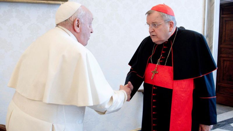 Amerikalı Kardinal Burke'ün ismi, Papalık seçimlerinde gündemde