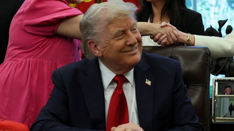 Trump'tan Çin'le anlaşma şartı: Yüzde 145'lik tarife indirilmeyecek