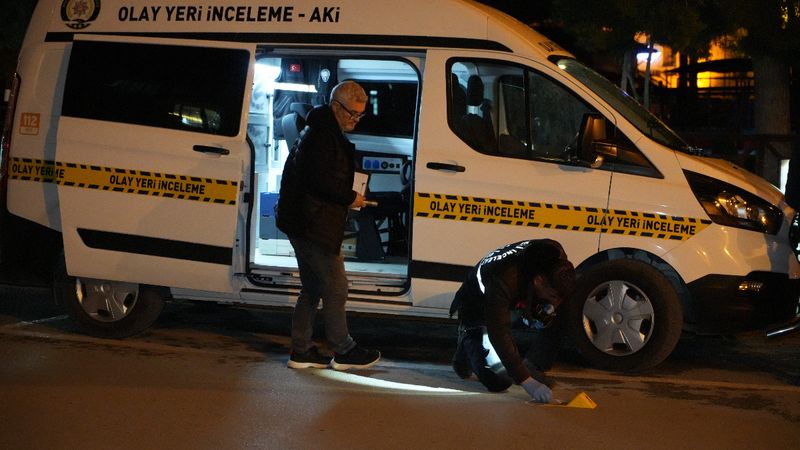 Burdur'da sokak ortasında havaya rastgele ateş açıp kaçtılar
