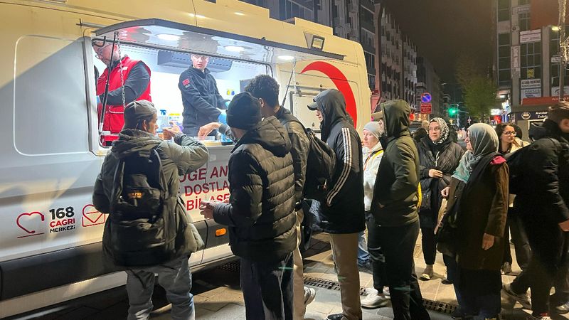 Türk Kızılay, İstanbul depremi sonrası beslenme desteğini sürdürüyor