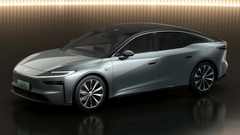 Toyota, Çin'deki yeni amiral gemisi bZ7'yi tanıttı: İşte özellikleri