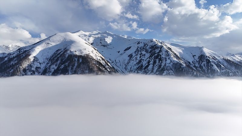 Rize'de Kaçkar Dağları'nın eteğindeki sis denizi görüntülendi