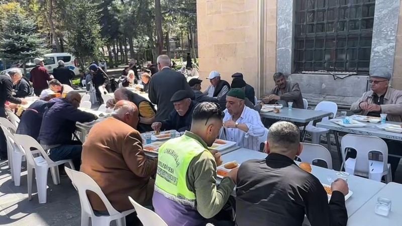 İmaret Camii’nde yüzlerce yıllık yemek geleneğİ