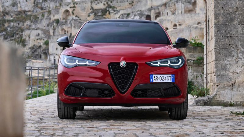 Görüntüler sızdırıldı: Yeni Alfa Romeo Stelvio böyle görünecek