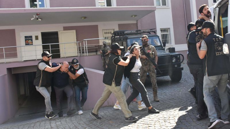 İzmir'de eski HDP il başkanına 3 yıl 4 ay hapis