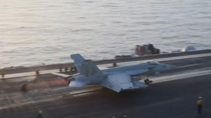 ABD Donanması'na ait savaş uçağı, Kızıldeniz'de düştü