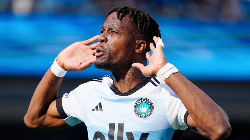 Wilfried Zaha'dan kendisine tepki gösteren taraftarlara cevap geldi