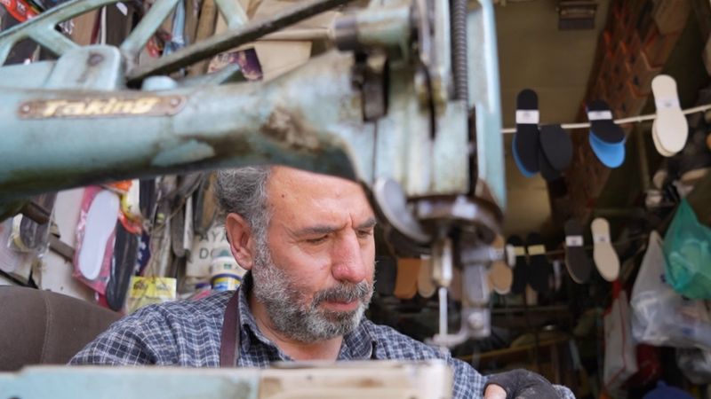 Gaziantepli usta dert yandı: Ayakkabı tamircisi yetişmiyor