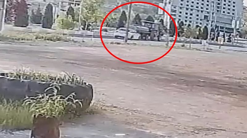 Mardin'de otomobil su tankerinin altına girdi