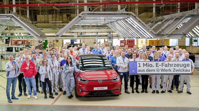 Volkswagen, Almanya fabrikasında 1 milyonuncu elektrikli aracını üretti