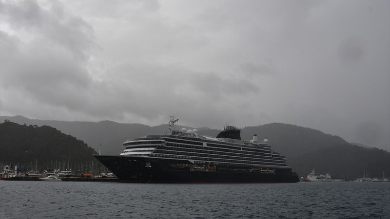 Muğla Marmaris'e kruvaziyerle 590 turist geldi