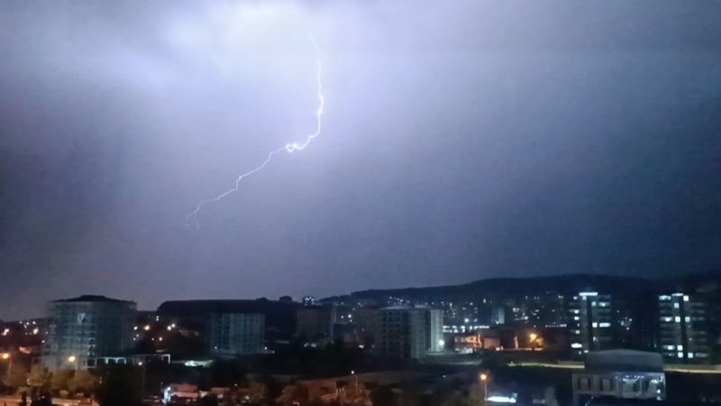 Gaziantep'te şimşekler geceyi aydınlattı