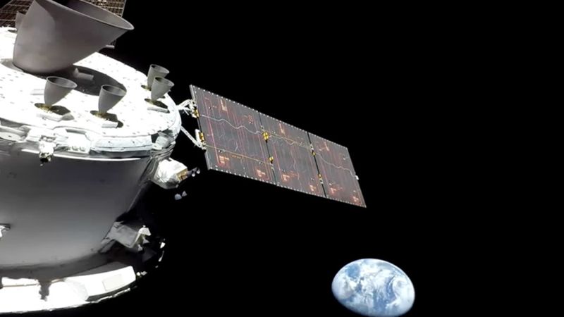 Kontrolden çıkan 500 kiloluk uzay aracı Dünya'ya yol alıyor