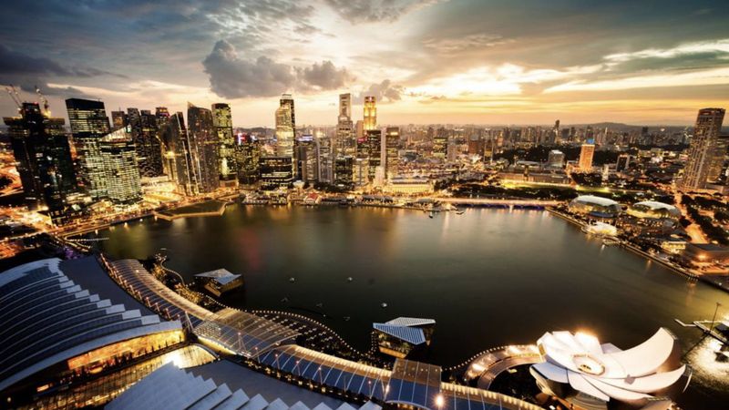 Oy kullanmanın zorunlu olduğu Singapur, bugün sandık başında