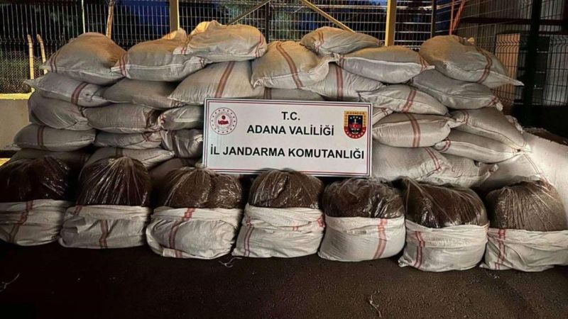 Adana'da 3 tondan fazla kaçak tütün ele geçirildi