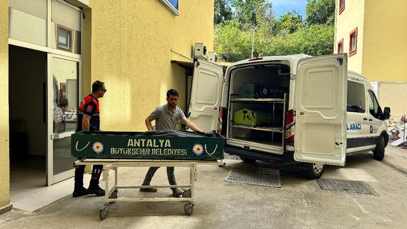 Antalya'da 2 çocuk babası depo içerisinde ölü bulundu