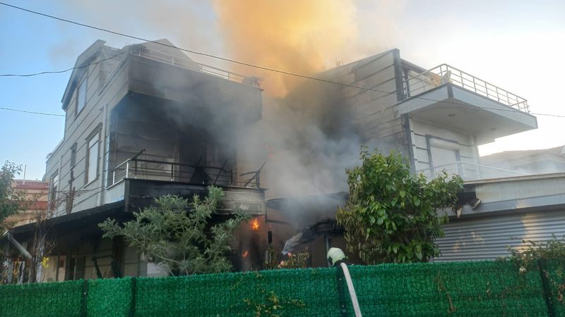 Balıkesir'de villa garajında korkutan yangın