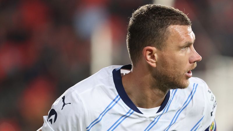 Edin Dzeko'dan çarpıcı paylaşım!