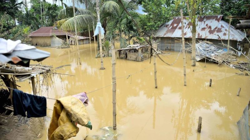 Hindistan'da şiddetli yağışlar sele yol açtı