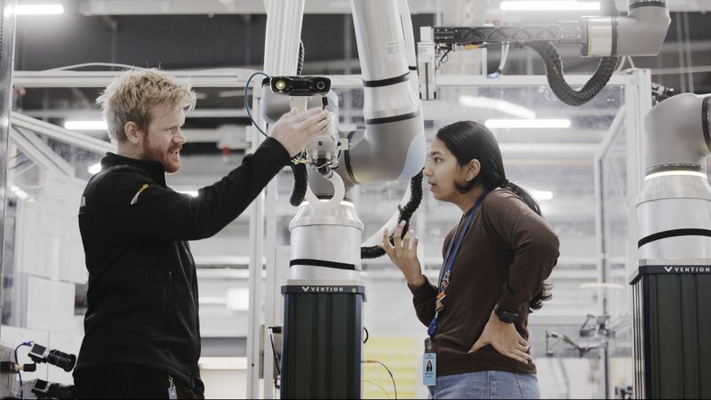 Amazon'un yeni robotu Vulcan, nesneleri dokunarak tanıyabiliyor