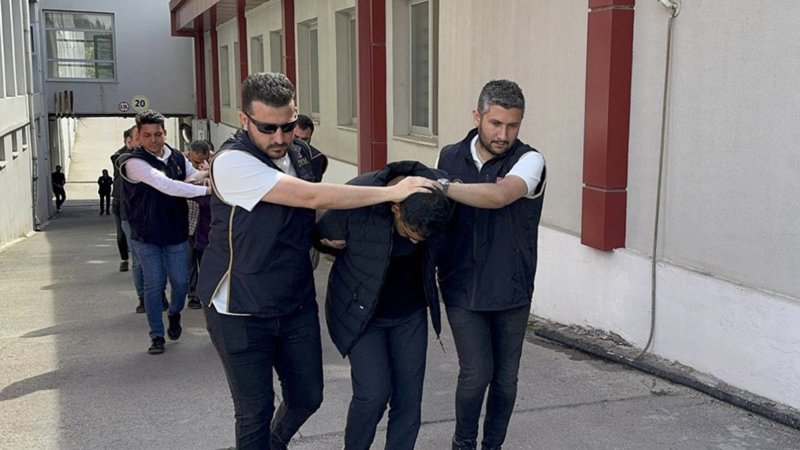 Adana'da DEAŞ operasyonunda 5 tutuklama