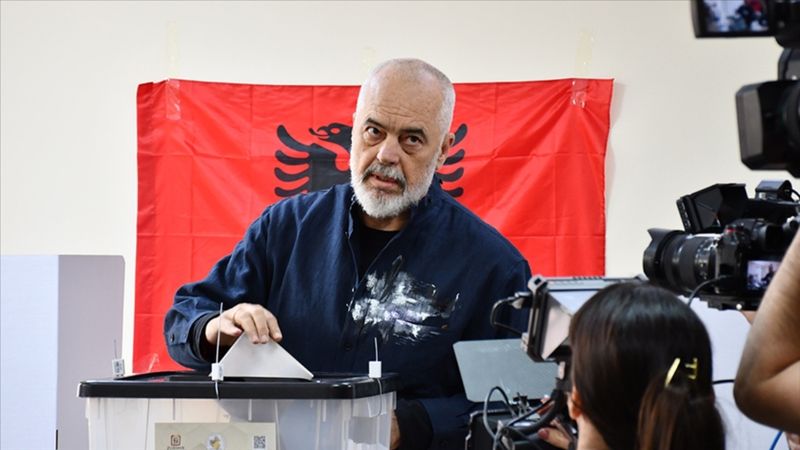 Arnavutluk'ta genel seçim: Rama'nın partisi önde