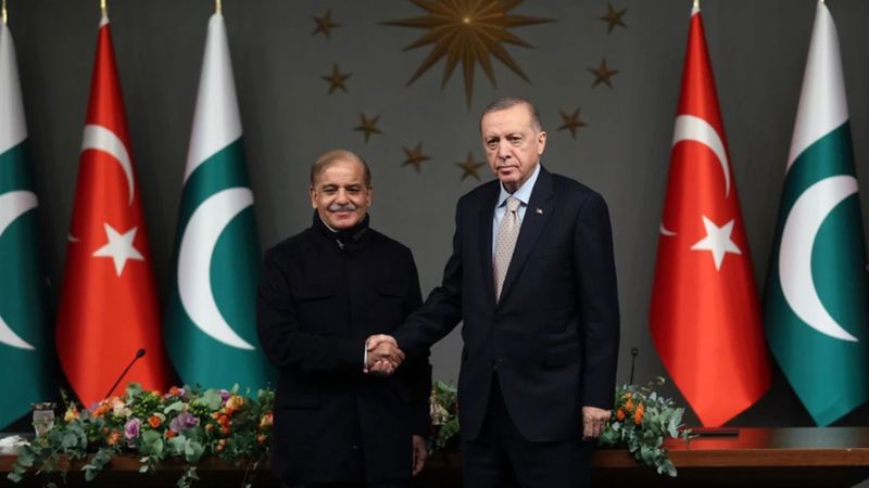 Pakistan Başbakanı Şahbaz Şerif: PKK'nın feshini memnuniyetle karşılıyoruz