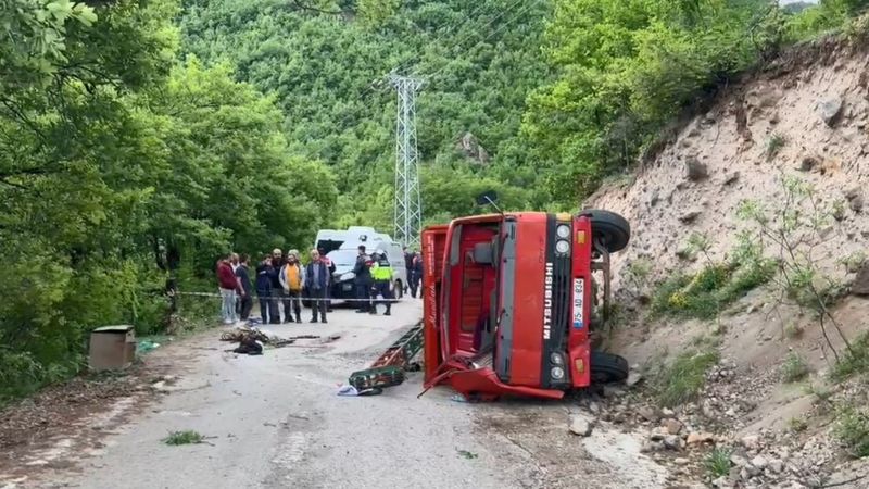 Artvin'de iş makinesi kaza yaptı: 1 ölü